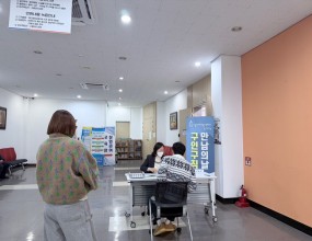 구인·구직 만남의 날 투썸플레이스 (주) 정읍공장&nbsp;사 업 명 : 구인·구직 만남의 날&nbsp;일&nbsp; &nbsp; 시 : 2026. 2. 11. (수) 14:00장&nbsp; &nbsp; 소 : 정읍시일자리지원센터&nbsp;&nbsp; &nbsp; &nbsp; &nbsp; &nbsp; &nbsp;(정읍시 수성택지 3길 28, 2층)구인구직 만남의 날 현장 지원 접수 및 이력서 작성&nbsp;&nbsp;오늘 면접 보시느라 정말 수고 많으셨습니다.&nbsp;&nbsp;준비하신 만큼 좋은 결과가 꼭 있을 거예요.&nbsp;응원하겠습니다.&nbsp;